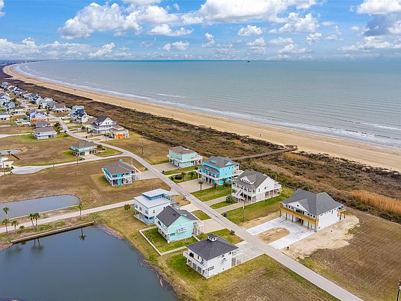 2nd image of 3833 Biscayne Beach Rd