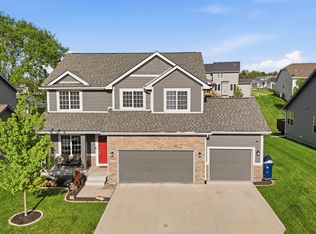 5421 150th St, Urbandale, IA 50323