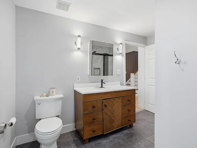 302 Yerkes St — Photo 20
