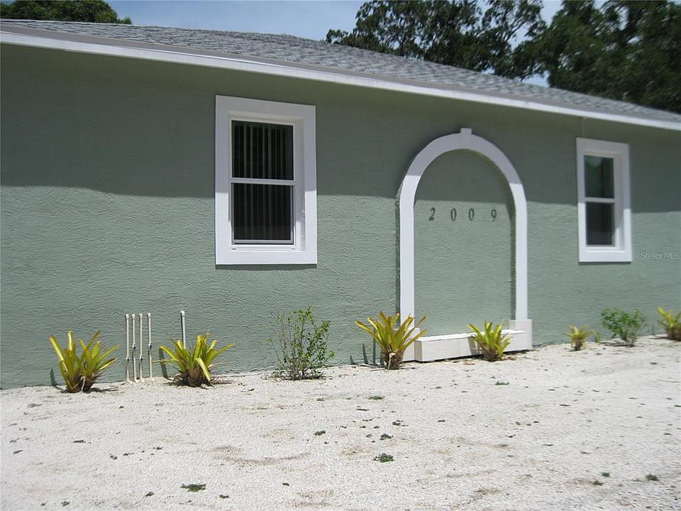 1st image of 2009 Cocoanut Ave #3