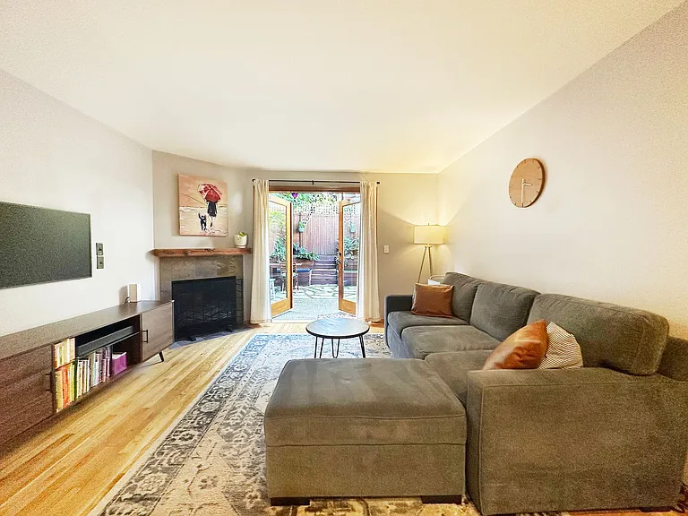 9307 Linden Ave N #D — Photo 3