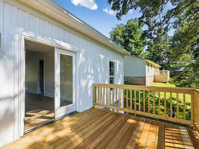 112 Rogers Ave — Photo 44