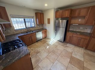 921 Dartmouth Dr NE, Albuquerque, NM 87106