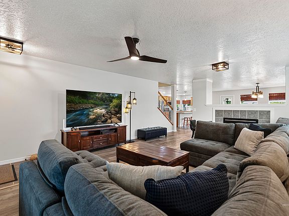 4th image of 565 E Anton St