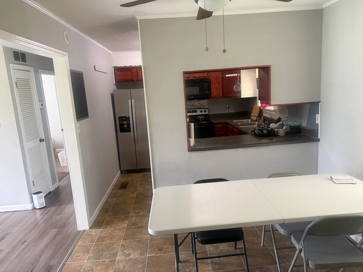 3 bed, 984 sqft, $1,250 — Photo 4