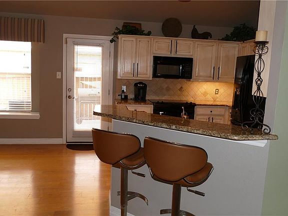 5th image of 4017 Eisenhower St