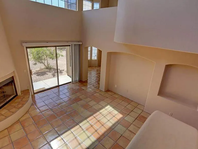 108 N Champagne Pl — Photo 2