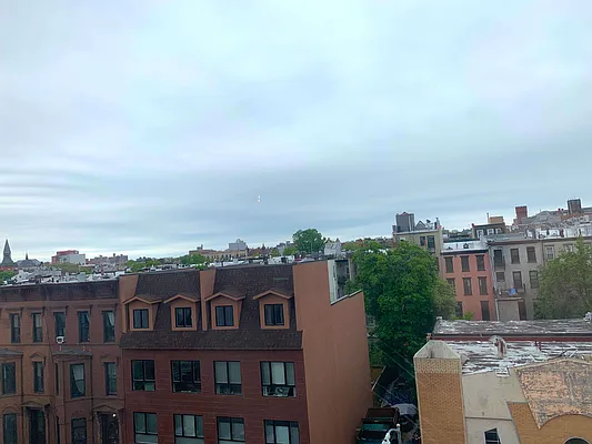 Rented by Manhattan Management LLC | media 41