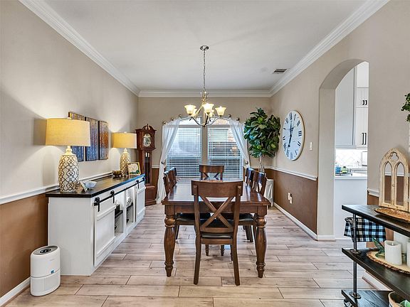 4th image of 9602 Emerald Lakes Dr