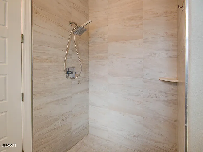 1320 N Beach St — Photo 20