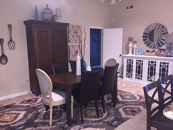 Eat in kitchen 