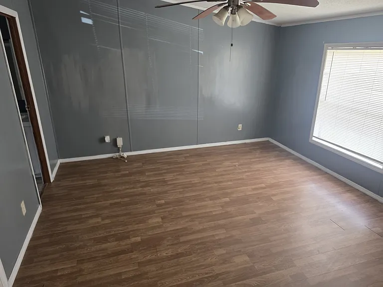 9943 Markham St — Photo 10