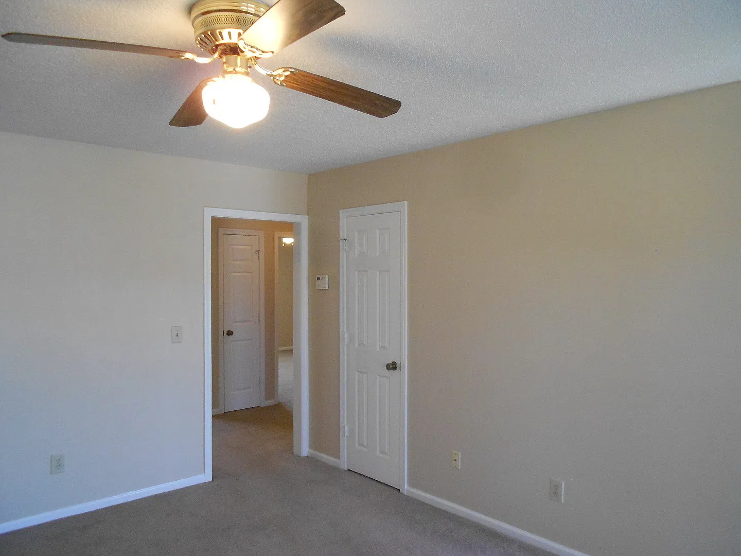 2 BR Townhome with lawn care included — Photo 3