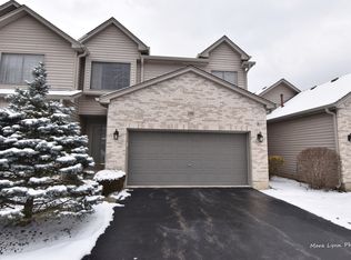 106 Fawn Ln, Elgin, IL 60120