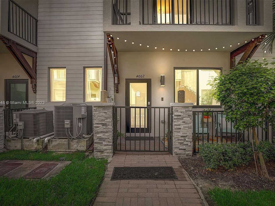 1st image of 4662 NW 83rd Psge