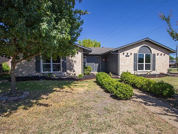 2nd image of 2901 Forest Park Dr