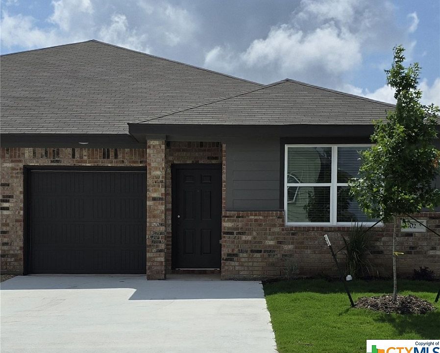 1st image of 302 Green Valley Dr