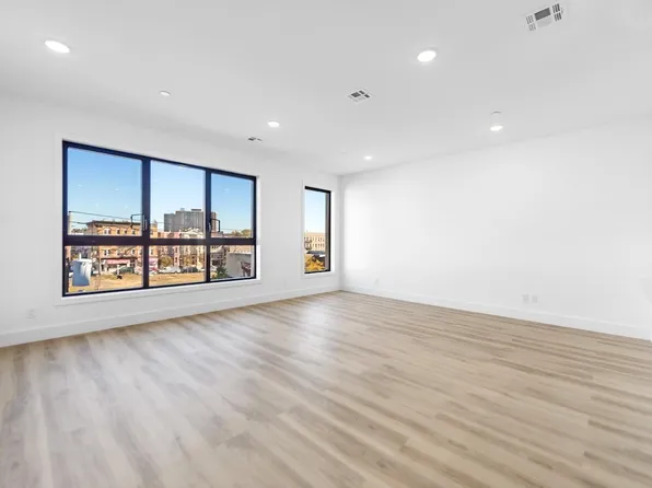 135 44th Street image 8 of 39