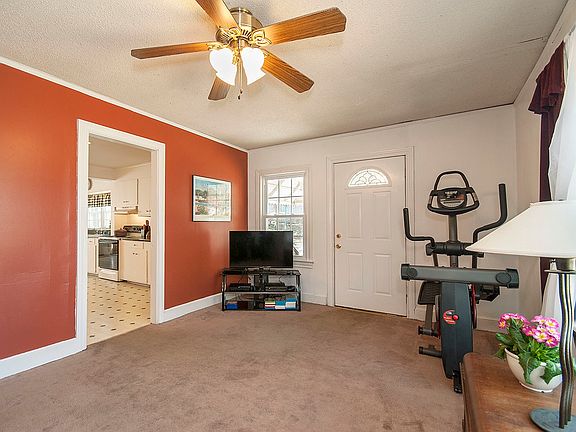4th image of 310 Pisgah Dr