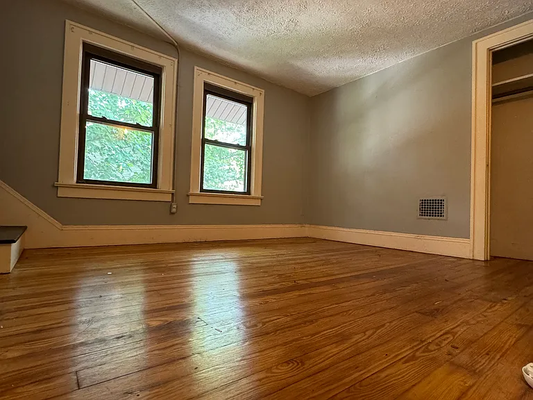 277 E Mithoff St — Photo 7
