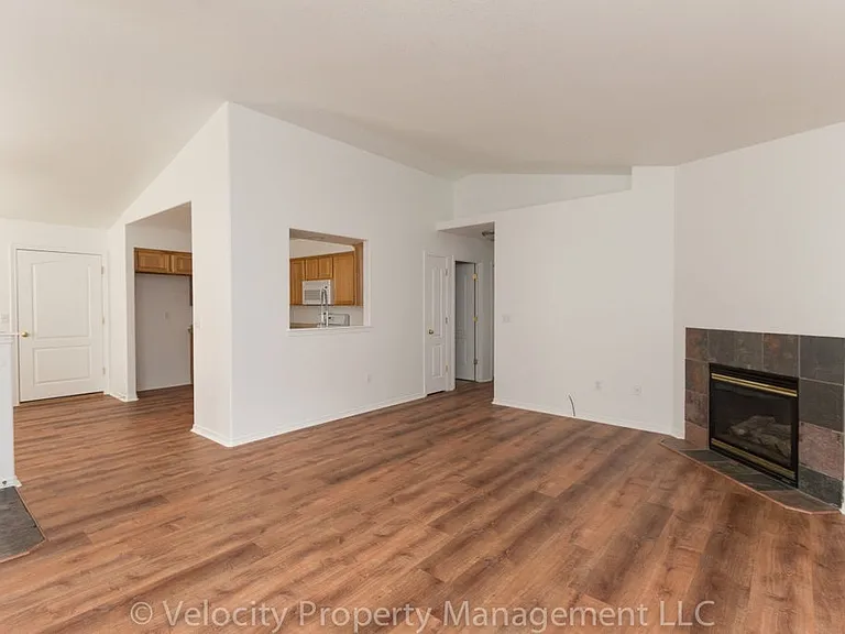 2505 NE 7th Ln — Photo 2