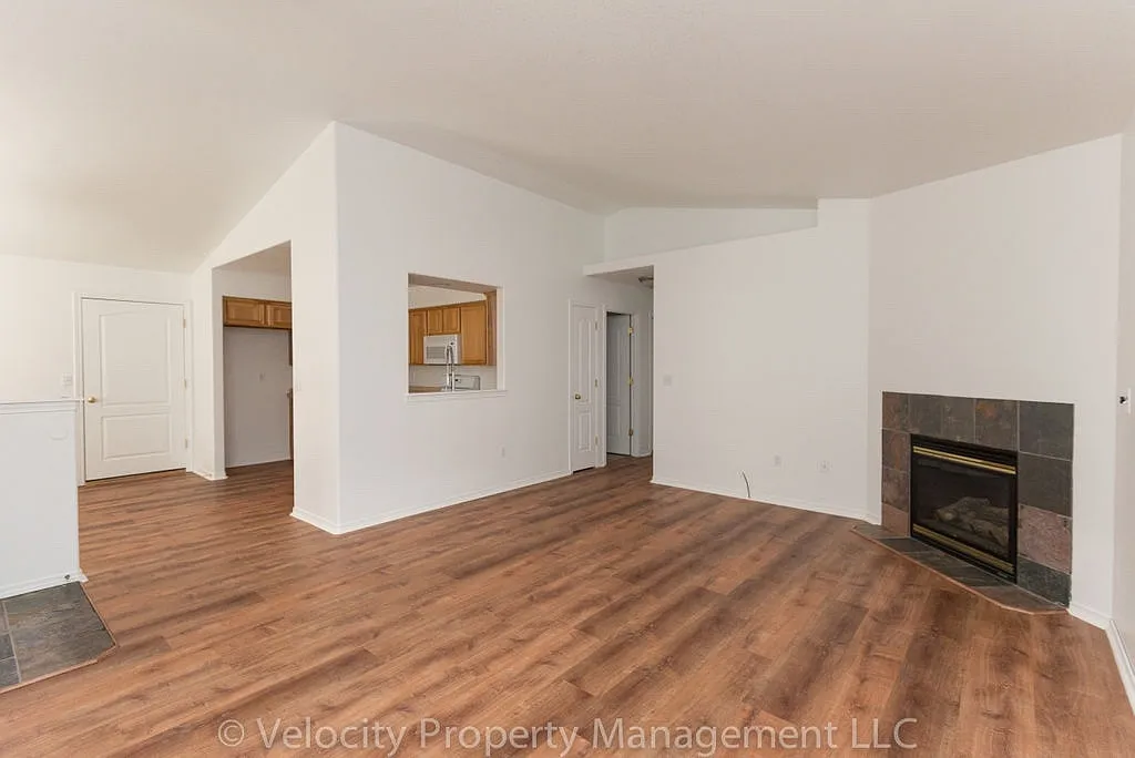 Building Photo - 2505 NE 7th Ln