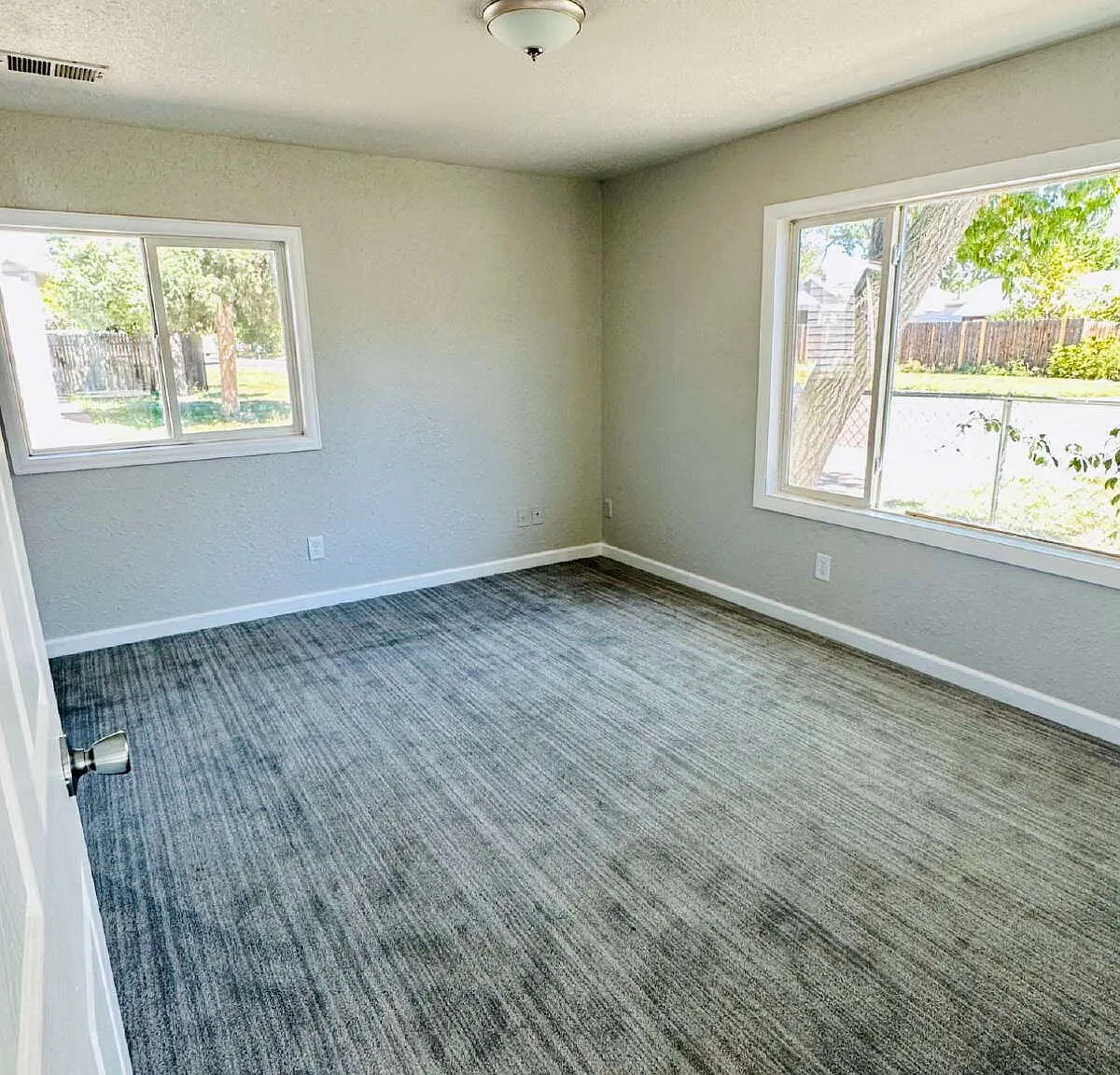 2 bed, 1.0 bath, 974 sqft, $1,600 — Photo 3