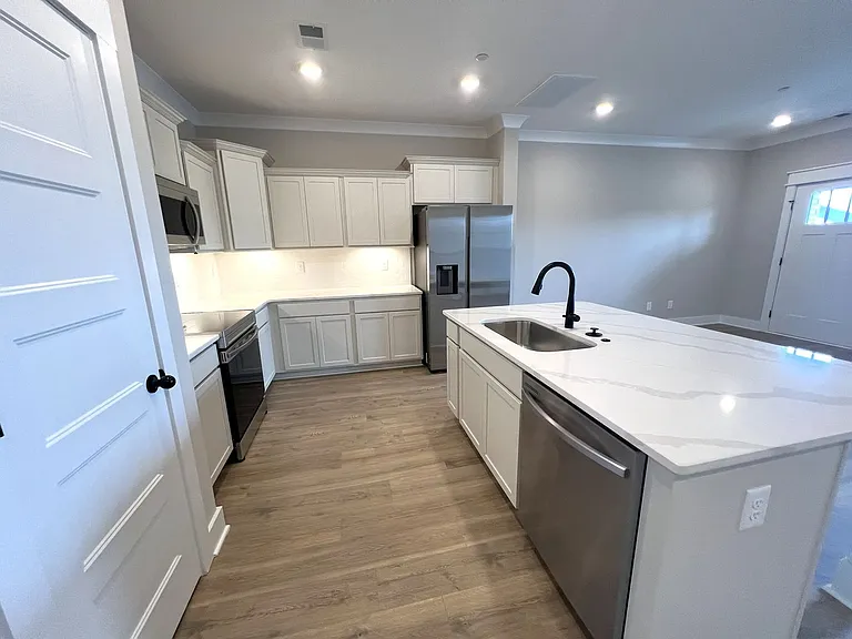 304 Lynwood Station Blvd — Photo 8
