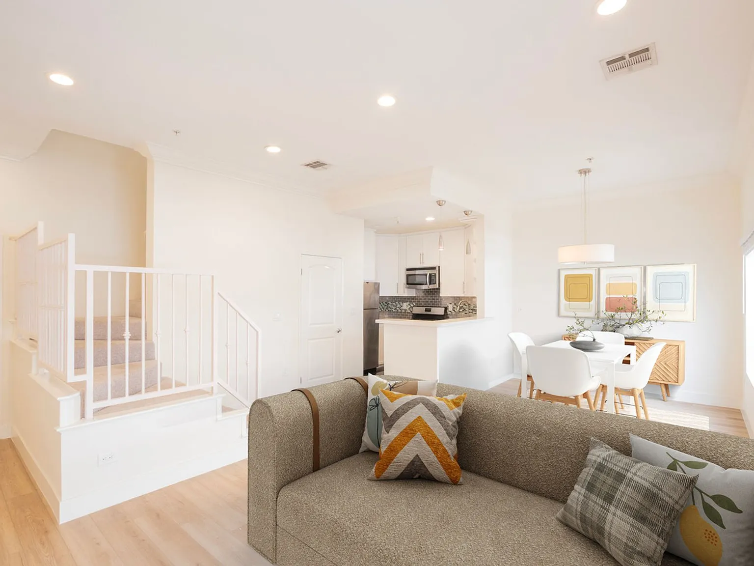 1752 N Kingsley Dr. — Photo 2