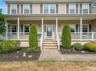 9 Jeana Ct, Monroe Township, NJ 08831