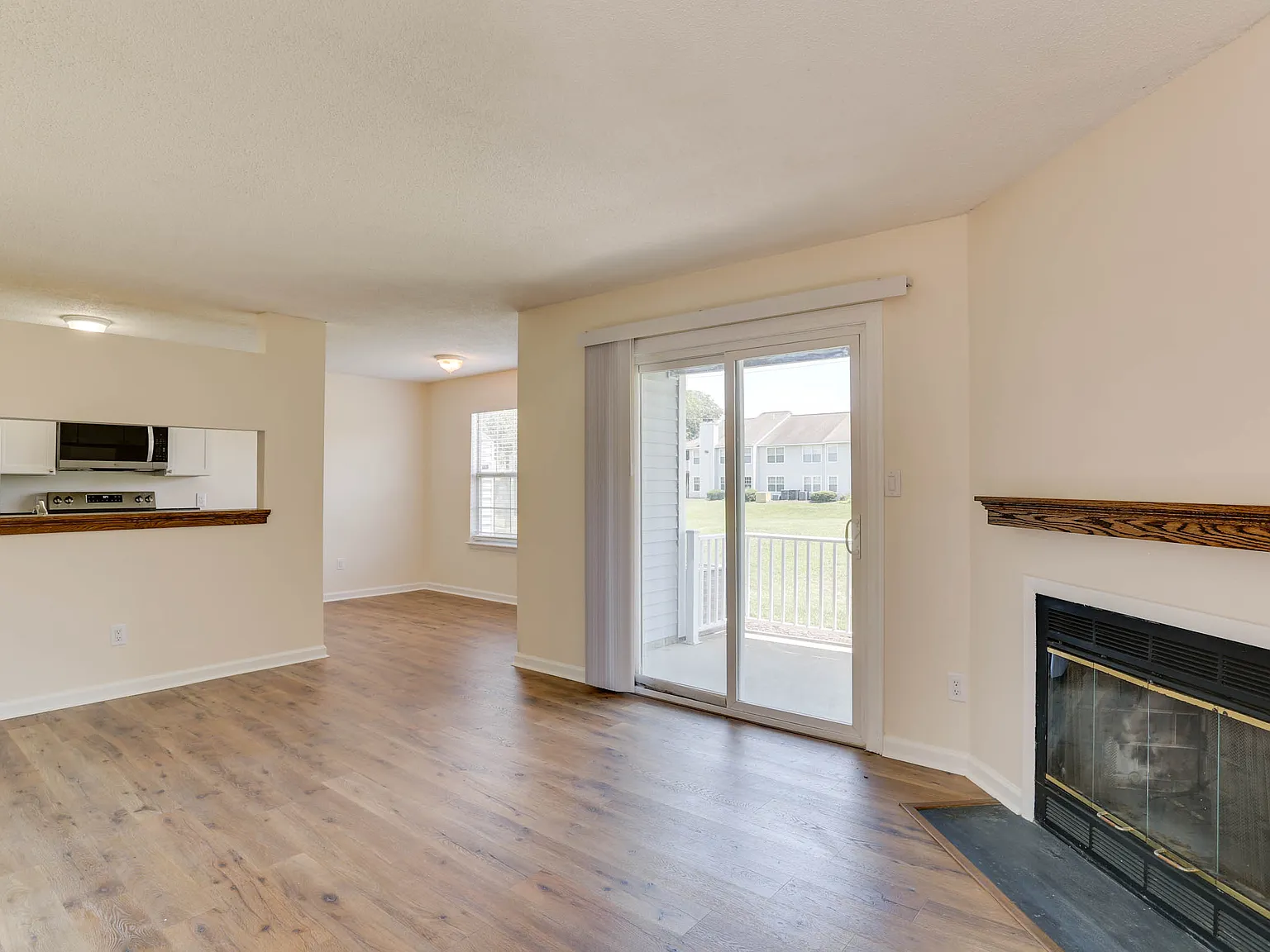 2 bed, 816 sqft, $1,750 — Photo 4