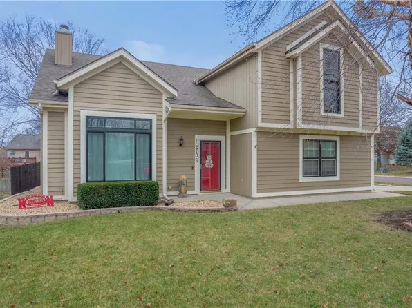 15705 Foster St, Overland Park, KS 66223