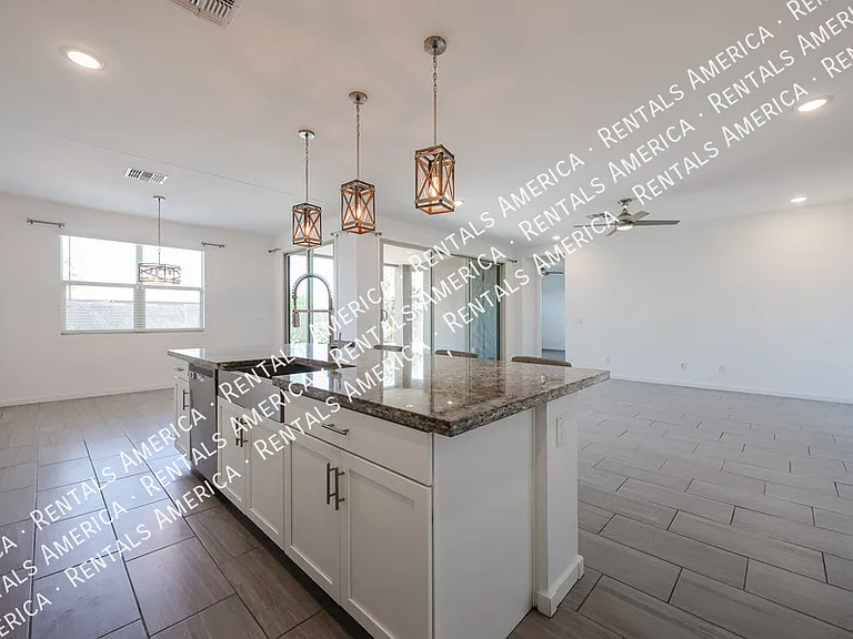 40622 W Williams Way — Photo 13