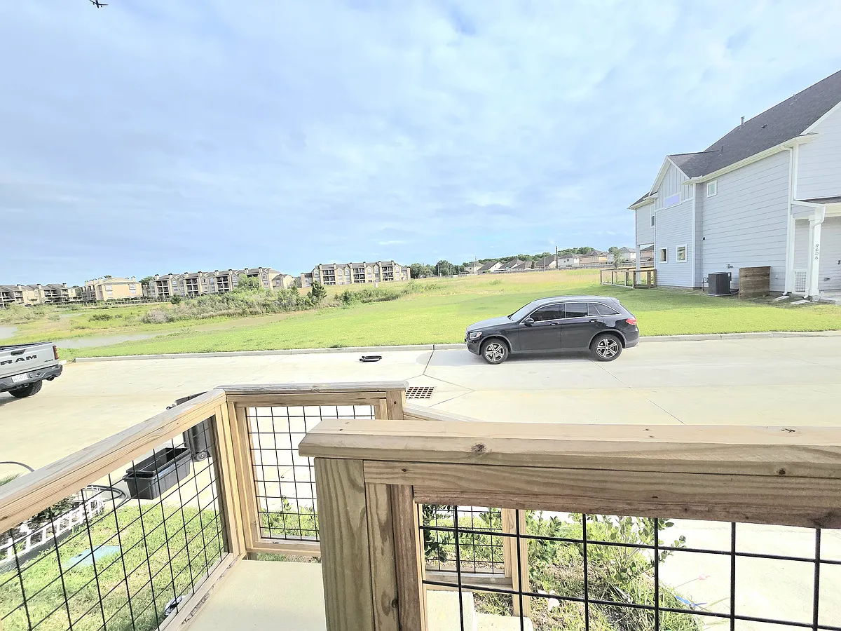 Building Photo - 9609 Valeca Dr