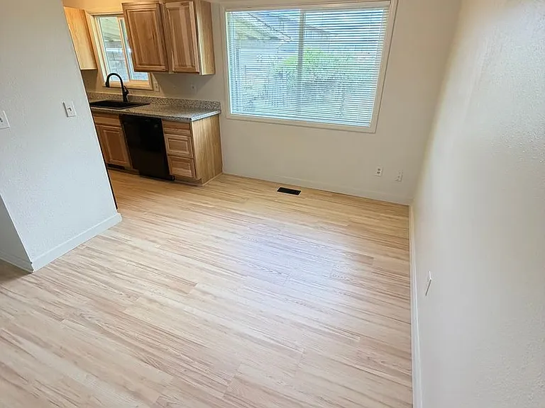 785-795 W Rose St — Photo 13