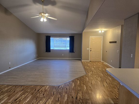3rd image of 907 Scenic Dr