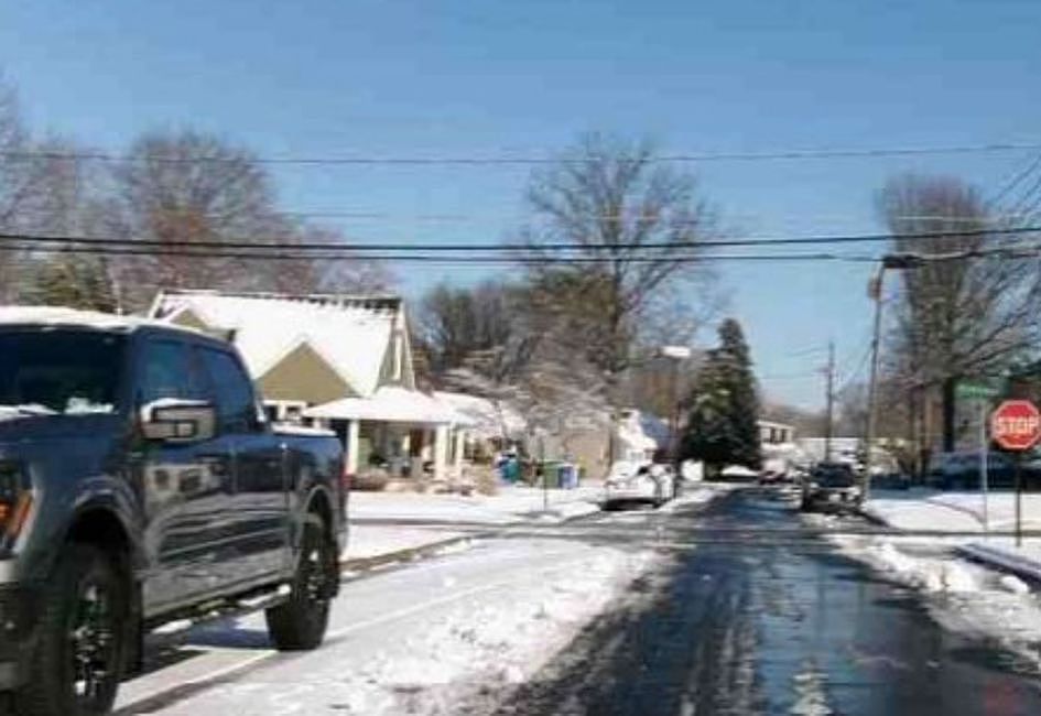 Exterior Neighborhood (street photo)