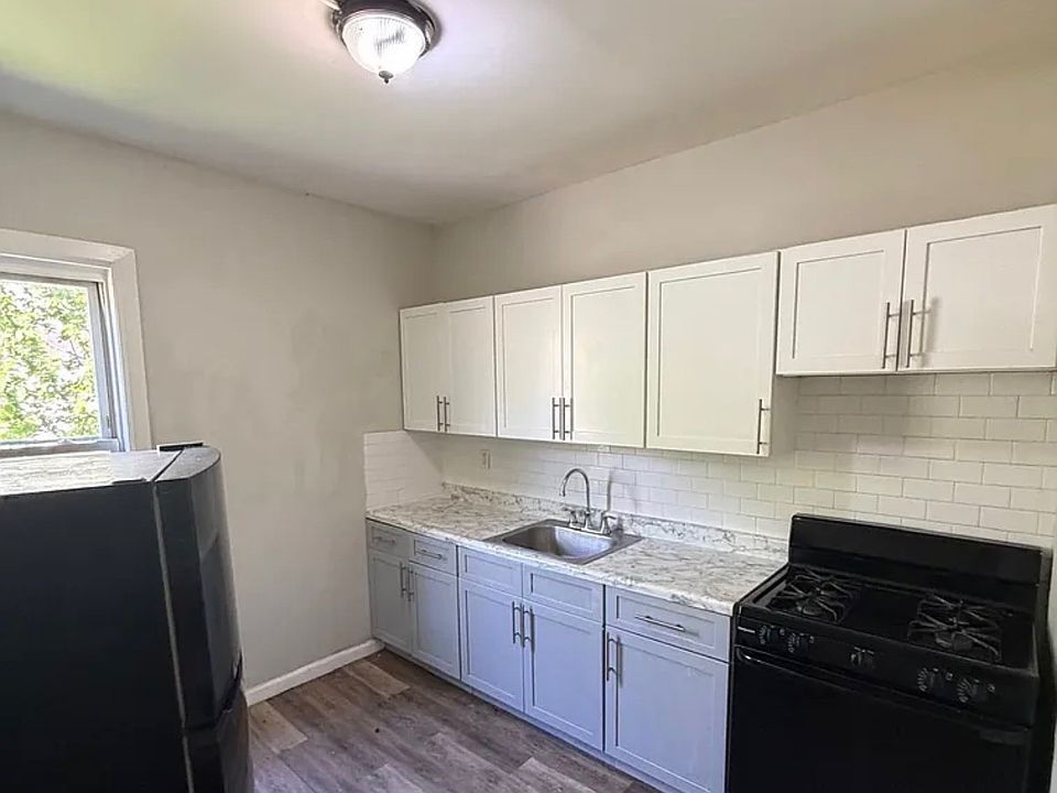 1st image of 76 Eaton Pl #2L