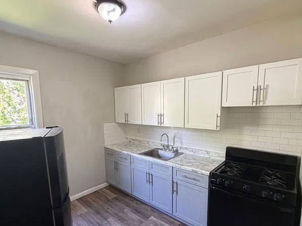76 Eaton Pl #2L