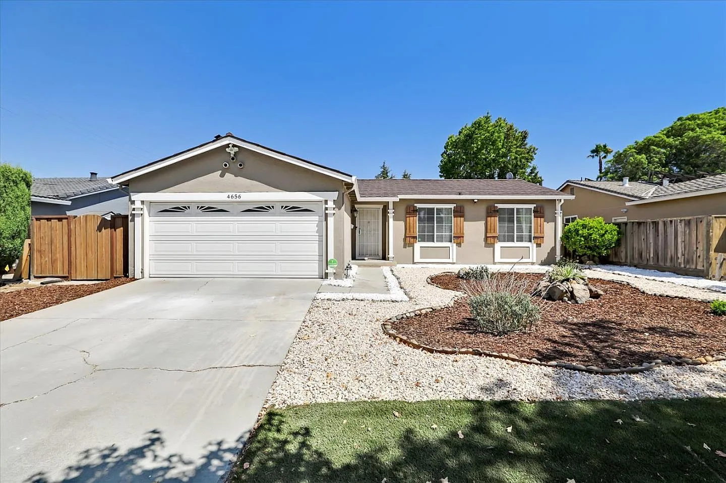 4656 Glenmont Dr photo 1