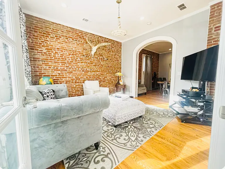 2517 Curtis St — Photo 4