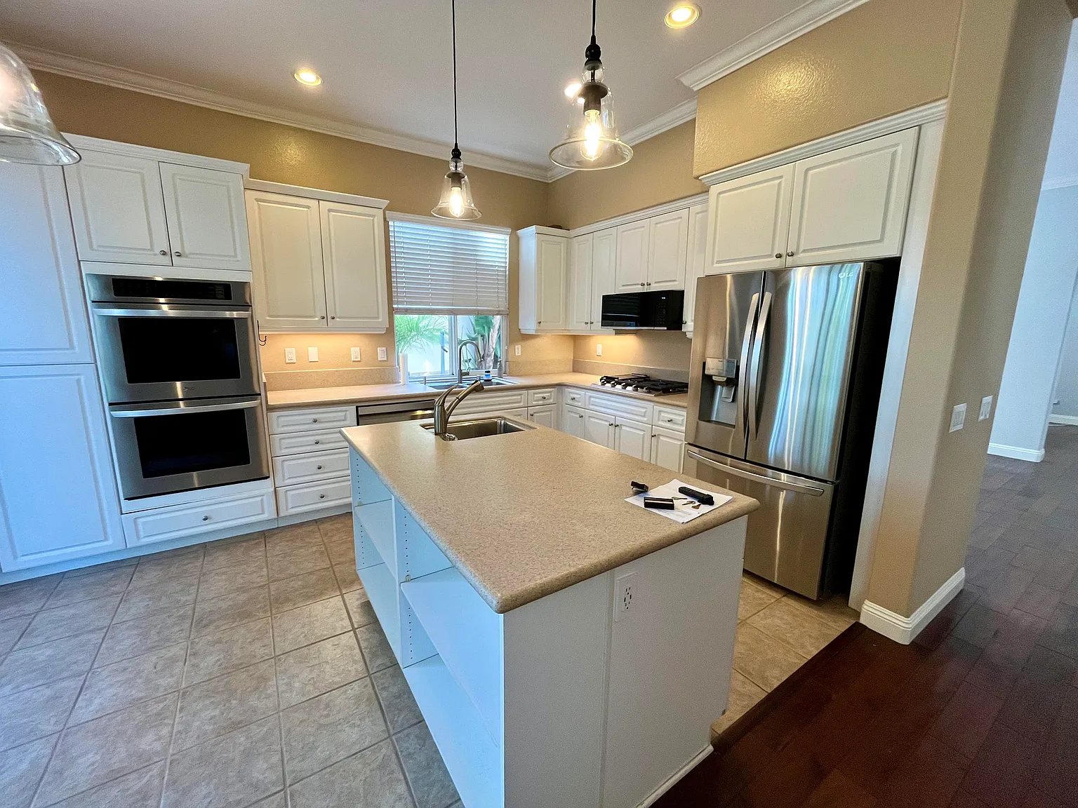 3 bed, 2.5 bath, 2063 sqft, $5,295 — Photo 3
