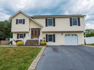 308 Princeton Dr, Howell, NJ 07731