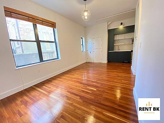 4th image of 184 Bainbridge St #11A