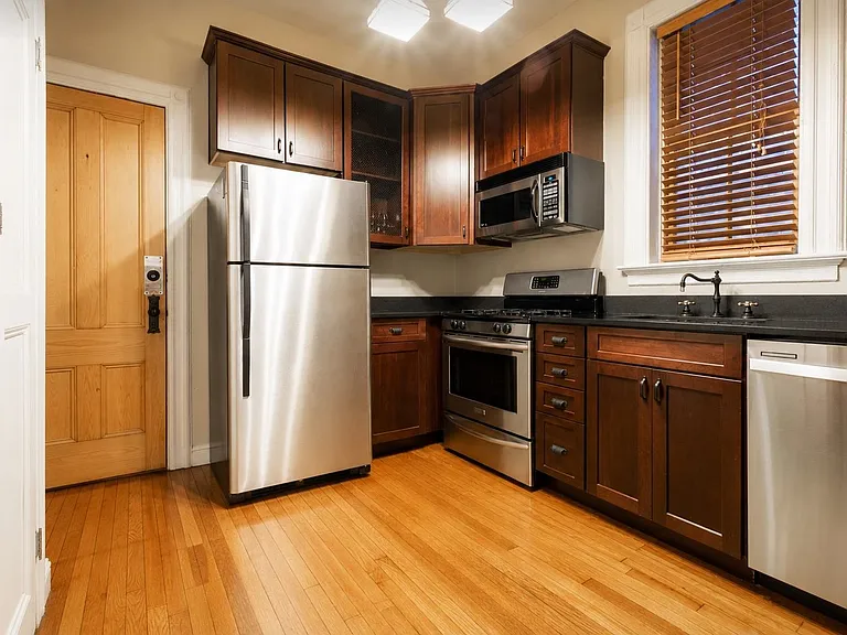 1009 Willow Ave #4L — Photo 6