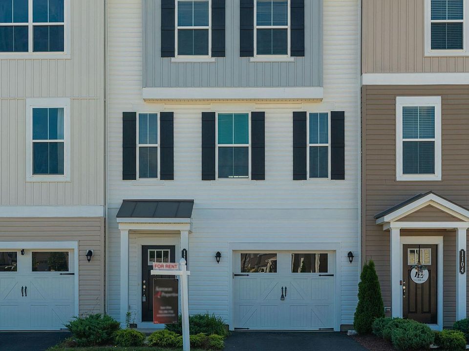 Upgraded townhouse with attached 1 car garage