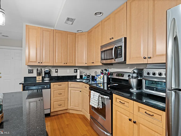 6 S Strawberry St #10 — Photo 12