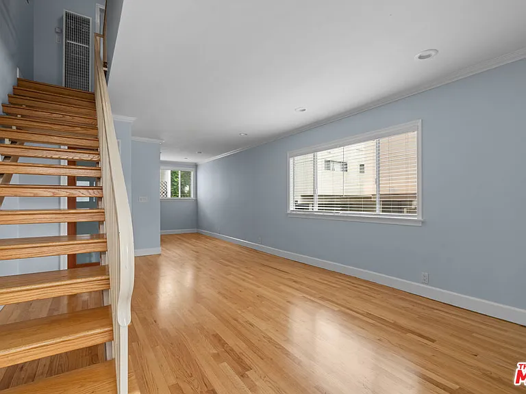 2435 3rd St #10 — Photo 3
