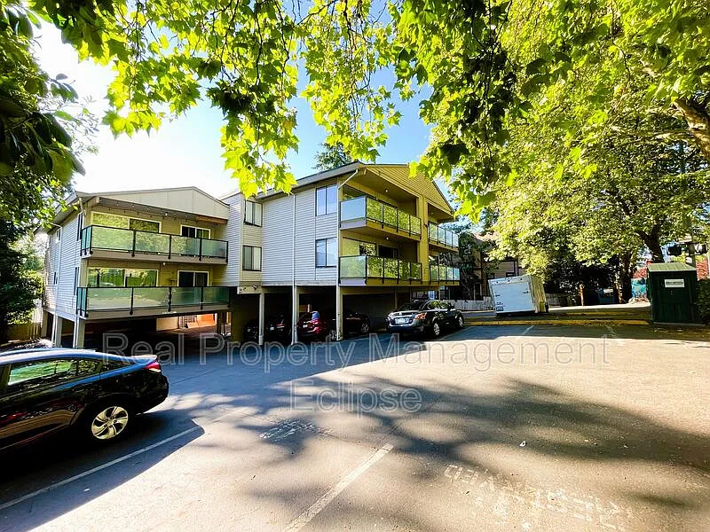 321 Bellevue Way SE #406