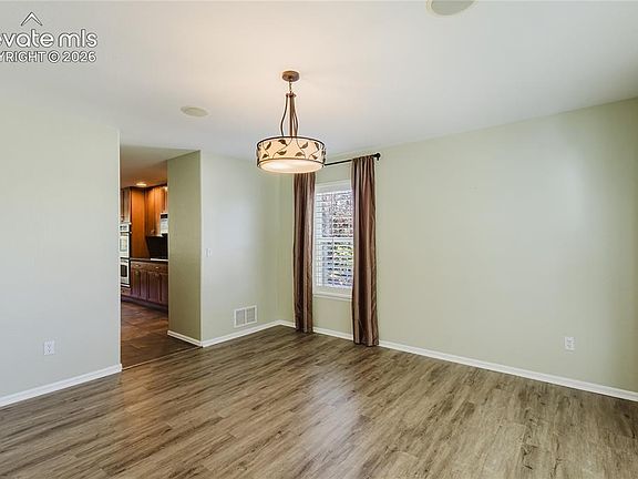 4th image of 514 Coyote Willow Dr